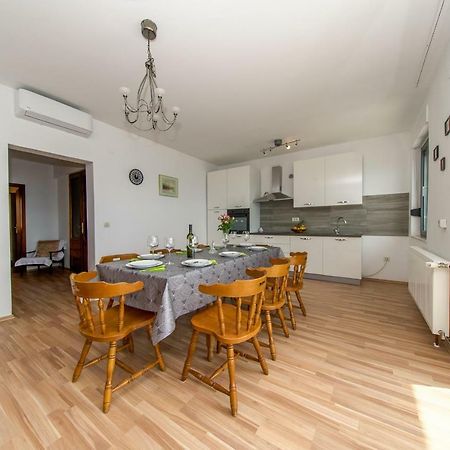 Apartments L&L Dugi Rat Kültér fotó