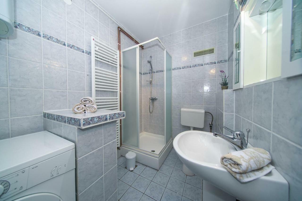 Apartments L&L Dugi Rat Kültér fotó
